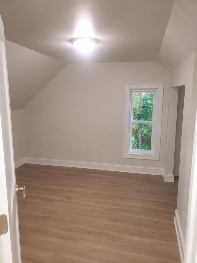 297 Walnut St Unit FLOOR 2