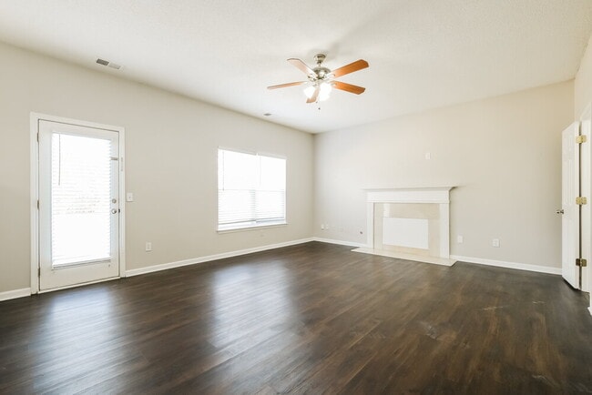 Photo - 4352 Arabian Way SW