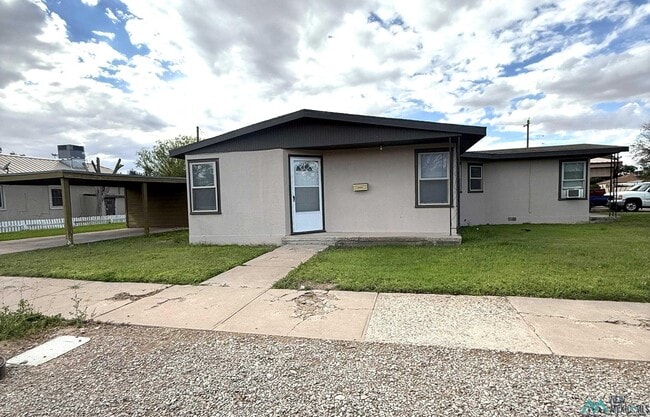 Photo - 702 W Dallas Ave House