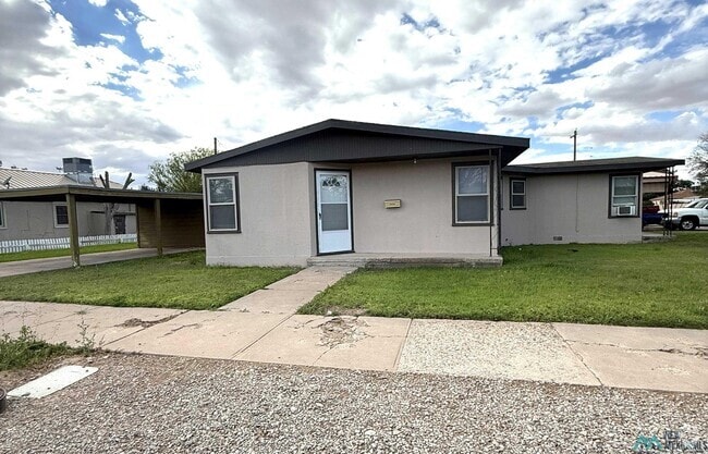 Building Photo - 702 W Dallas Ave Rental