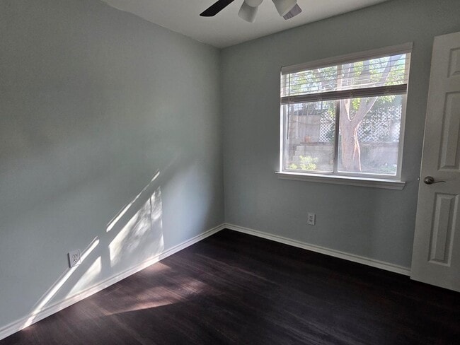 Photo - 121 Amelia Ct