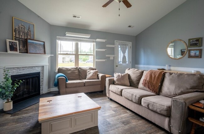 Photo - 3 Bedroom, 2 bath beautiful home - Bridgeport Community Sneads Ferry