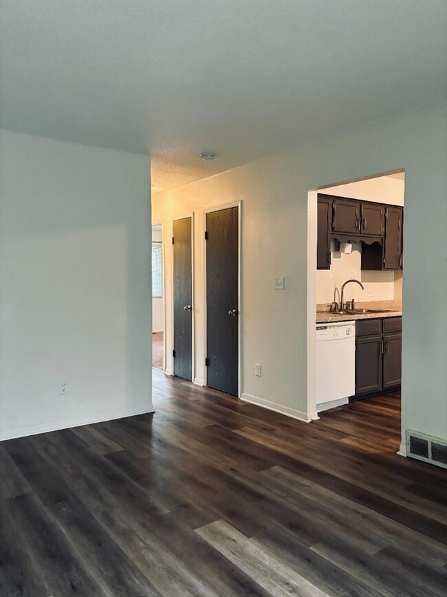 Photo - 935 Herold Ave