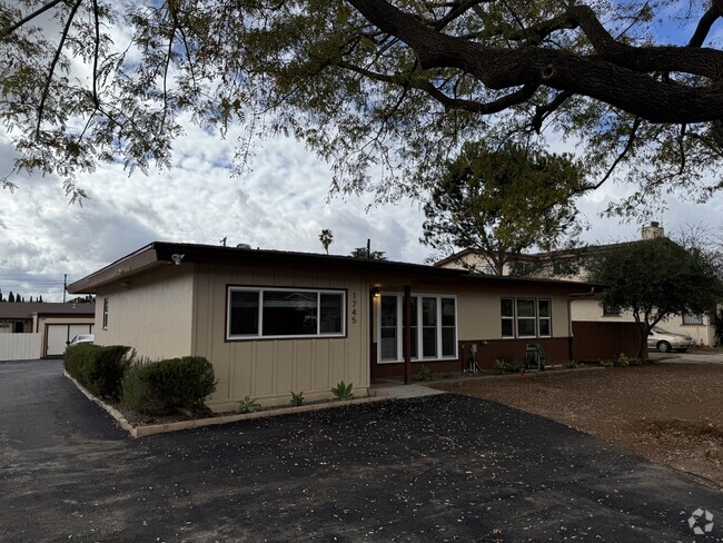 Building Photo - 1745 S Maple St Unit 1 Rental