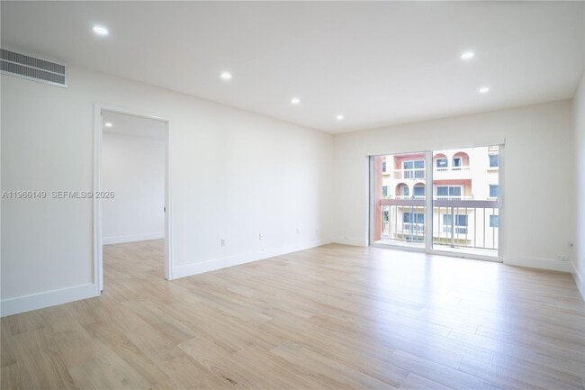 Building Photo - 7720 Camino Real Unit E-307