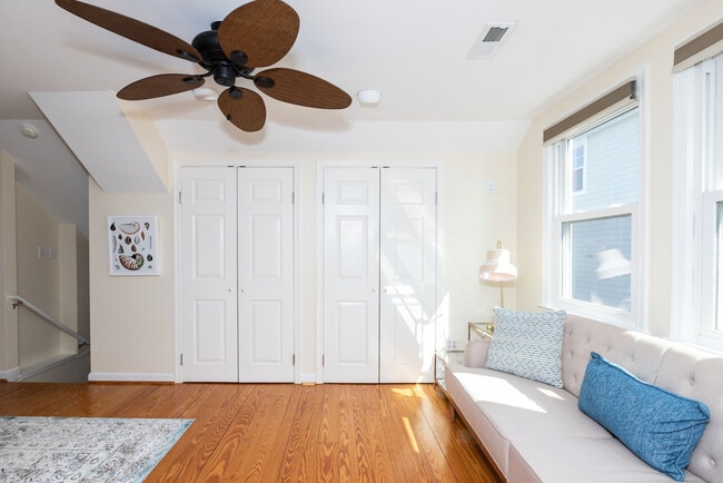 Building Photo - 209 55th St Rental