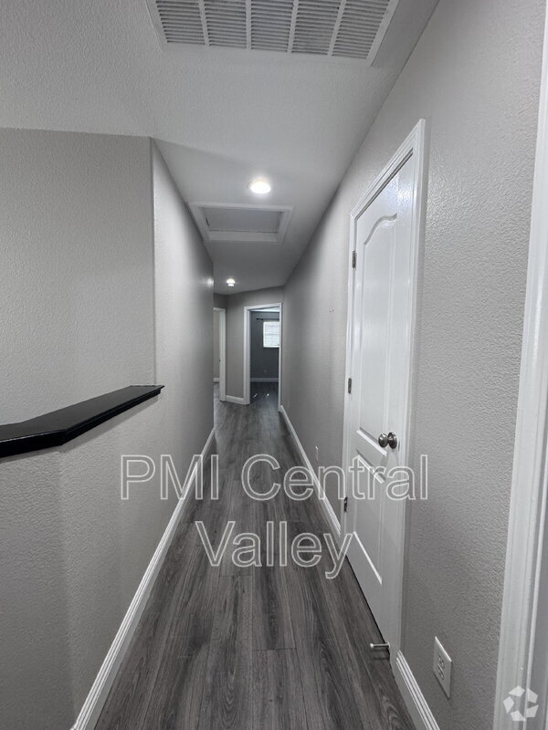 Building Photo - 10920 Honeysuckle Way Rental