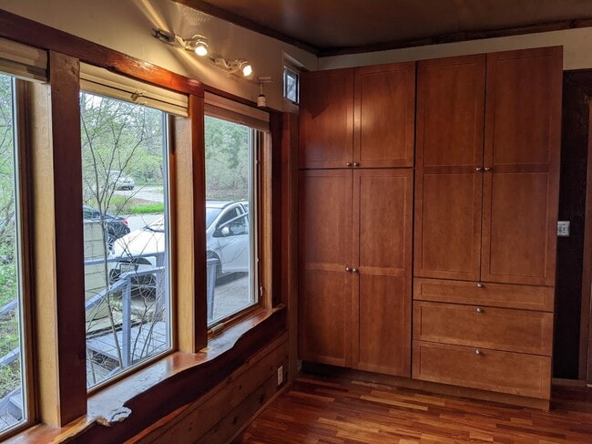 Photo - 1633 Leaird Dr