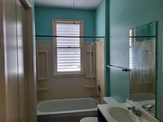 Photo - 4401 Ave Q 1/2
