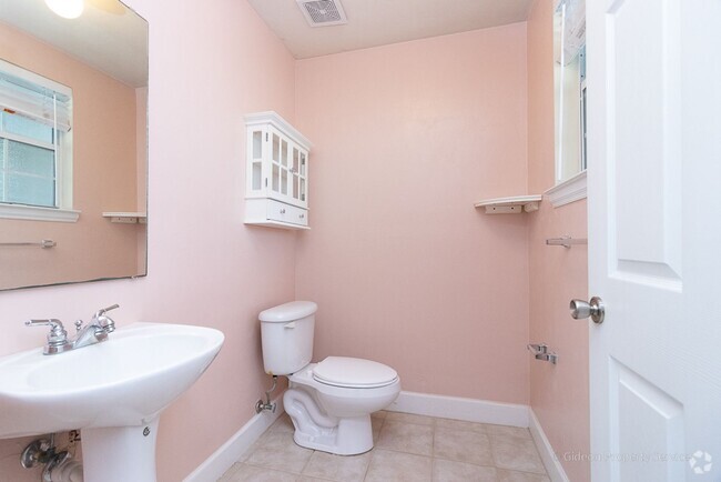 Building Photo - Beautiful 2 Bedroom 1.5 Bath in Beacon Hill Rental