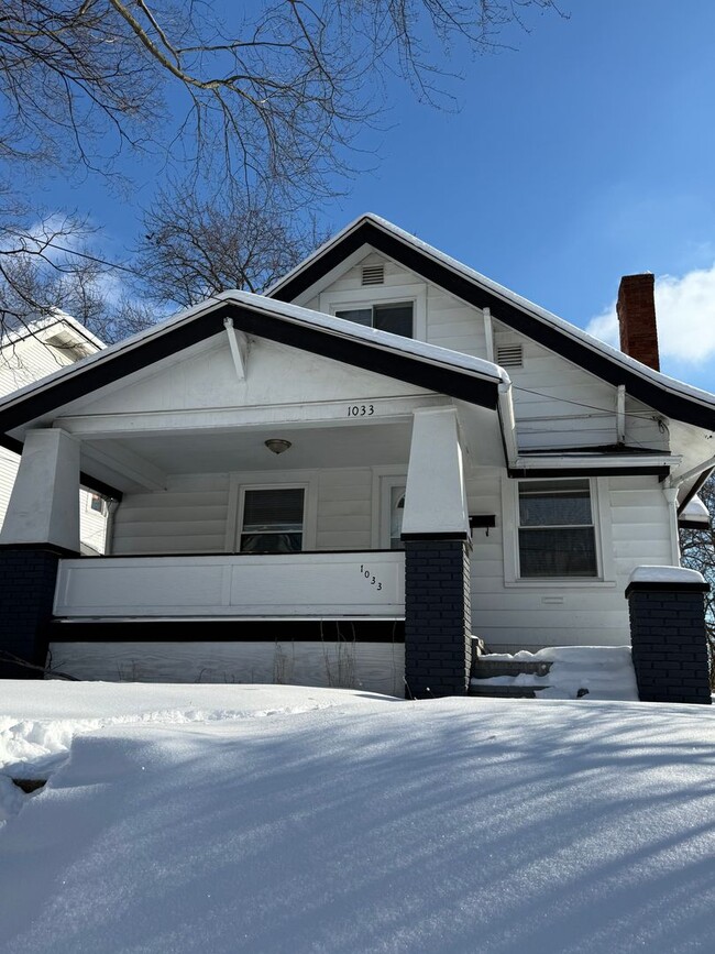 Building Photo - 3 bedroom Akron