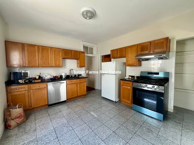 Building Photo - 190 Highland St Unit 2 Rental