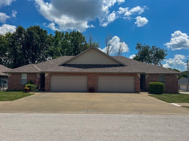 Building Photo - NEW LUXURY DUPLEX in the sought-after Sout... Rental