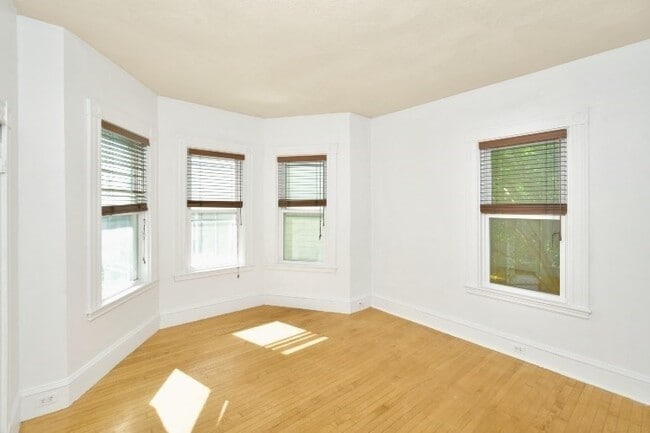 Photo - 22 1/2 Wesley Park Unit 1