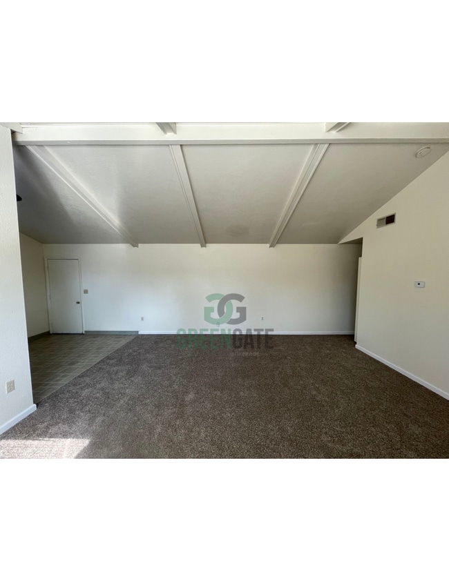 332 W G St