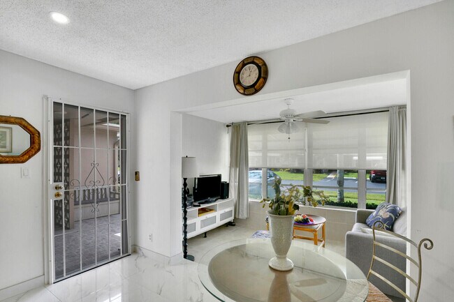 Photo - 1317 High Point Way SE Unidad C