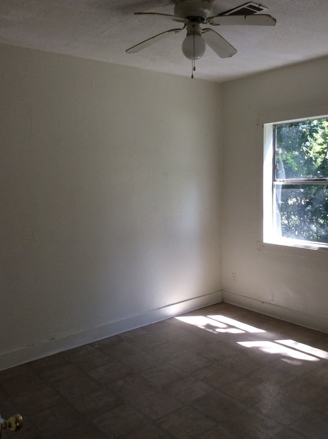 Photo - 1922 W Short 17th St Unit 2