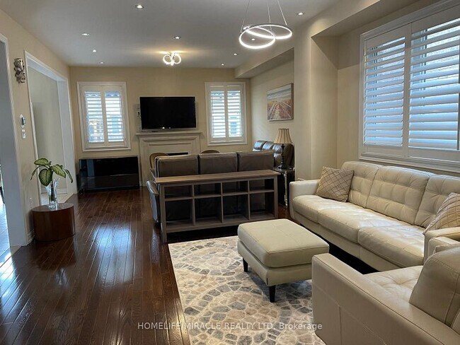 Photo - 7 Campwood Cres