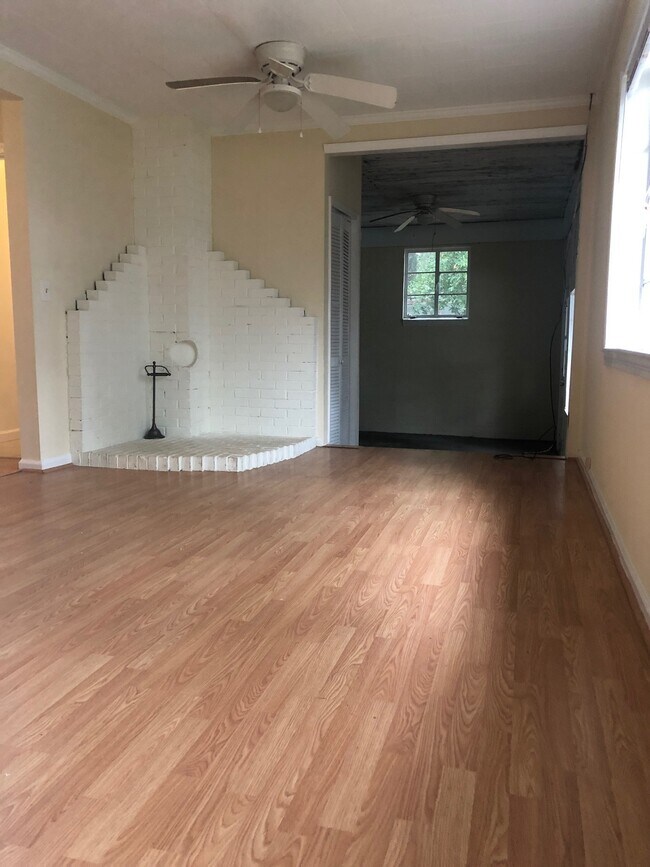 Photo - 300 Catherine Ave