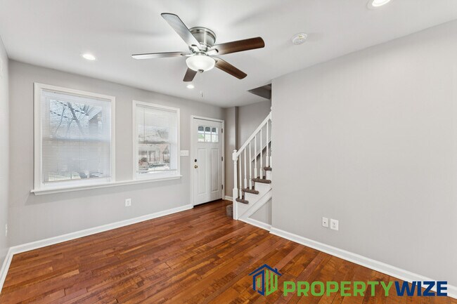 Photo - 6813 Bank St