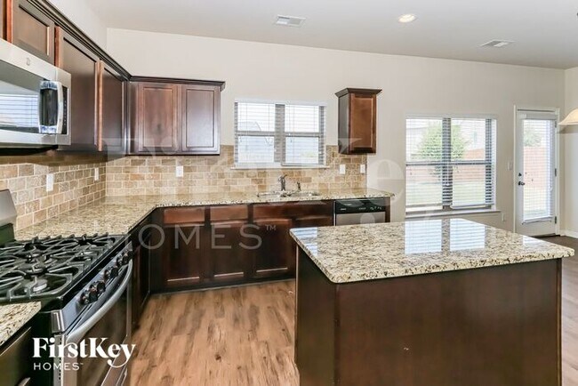 Photo - 1433 Worcester Trail