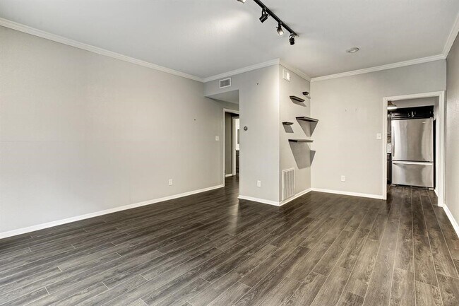 Building Photo - 2400 N Braeswood Blvd Unit 120