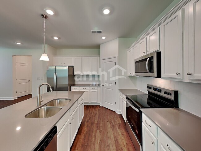 Photo - 567 Rivermist Dr