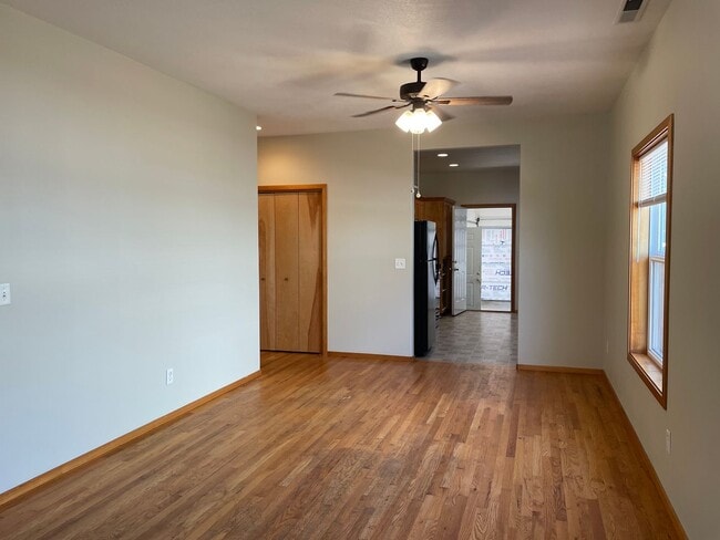 Photo - 830 Isherwood Dr