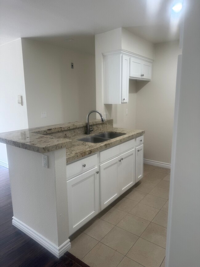 Photo - 1357 Armadale Ave Unidad 5