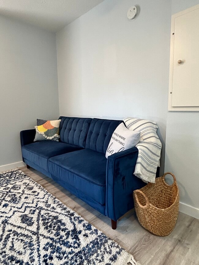 Building Photo - 3219 Roscoe Ave Unit Charming Studio