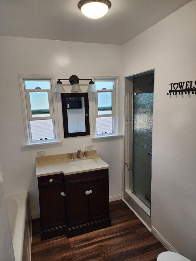 remodeled bathroom - 2708 W 85th St Unit 2708 W. 85th St