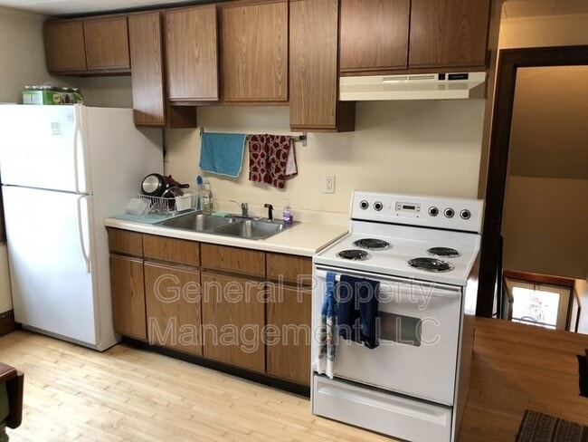 Photo - Great 3 Bed 1 Bath close to Water St. and ...