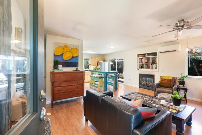 Photo - 627 Prince Ave