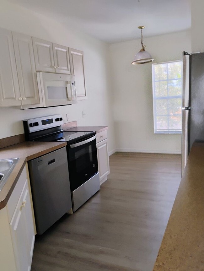 Photo - Annual Unfurnished Rental – 3 Bed, 2 Bath ...
