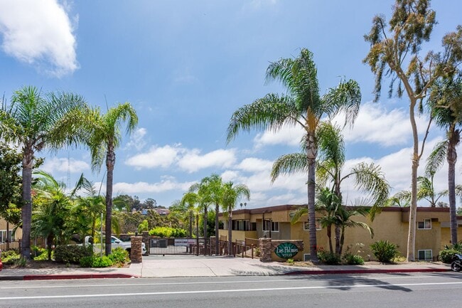 Building Photo - Cozy Condo in Gated Community!