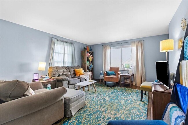 Living Area - 234 Pennsylvania Ave Unit 234 Pennsylvania Ave # 1