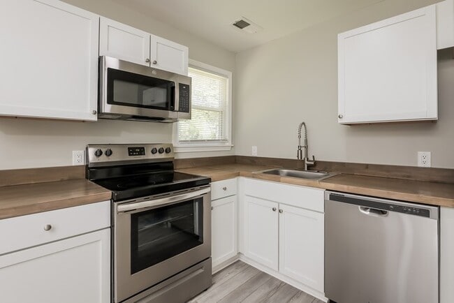 Photo - 1885 Hazelwood Dr