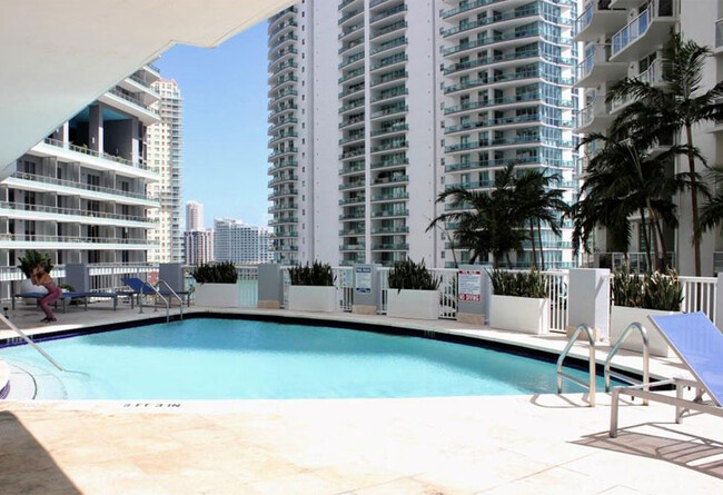 Photo - 170 SE 14th St Condominio Unidad 1107