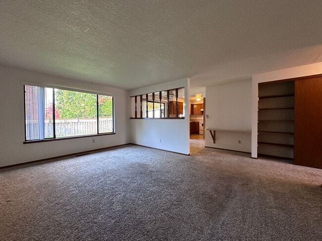 Photo - Charming 2 Bedroom Duplex with Spacious Yard in Gresham!