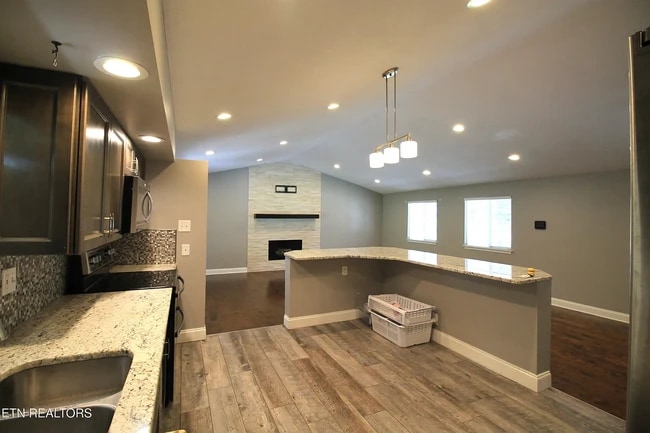 Photo - 325 Wardley Rd