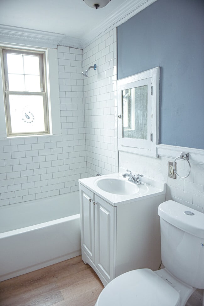 Photo - 98 1/2 Main St Unit Apt E