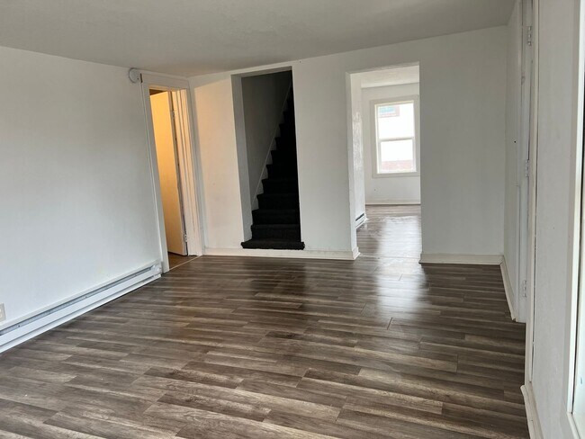 3 Bedrooms, 1 Bathrooms Single Family Home... - 3 Bedrooms, 1 Bathrooms Single Family Home...