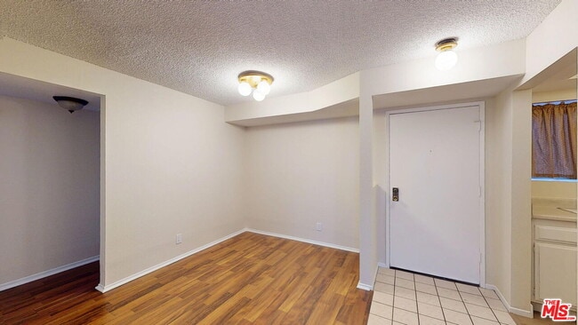 Photo - 15215 Magnolia Blvd Unidad 110