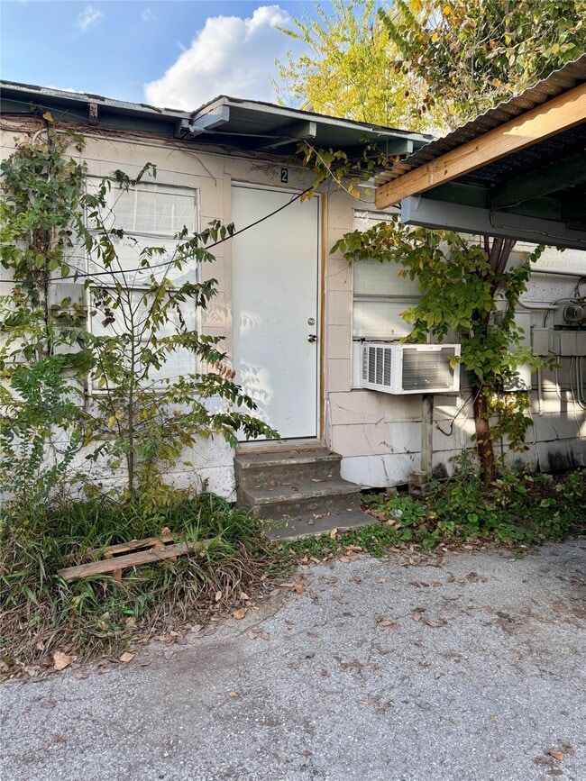 Building Photo - 1526 Yale St Unit 2