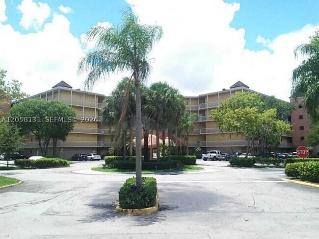 Building Photo - 8290 Lake Dr Unit 405