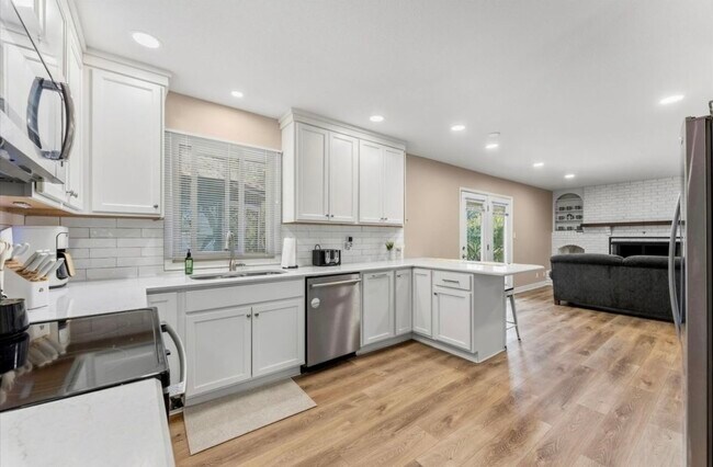 Photo - 408 Weathering Dr