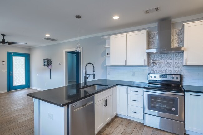 Photo - 1387 Lyle Ave