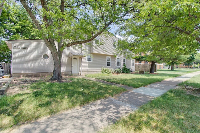 Building Photo - 1655 Southbend Dr