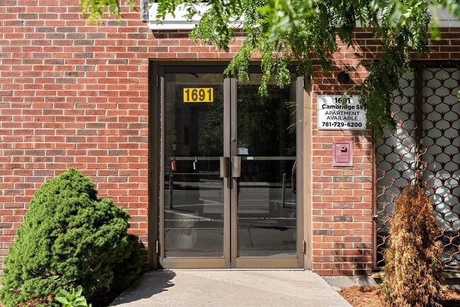 Building Photo - 1691 Cambridge St Unit 34 Rental