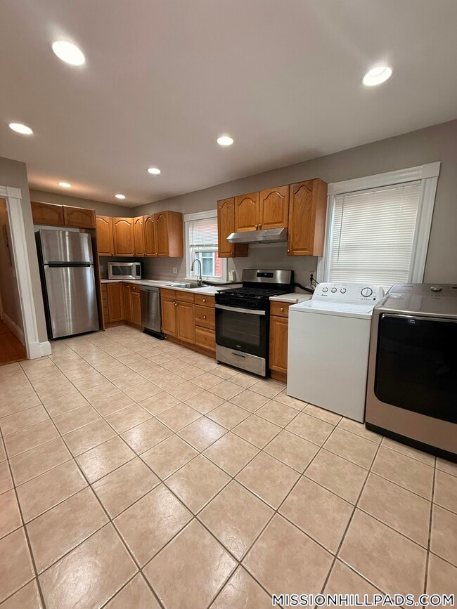 Building Photo - 75 Munroe St